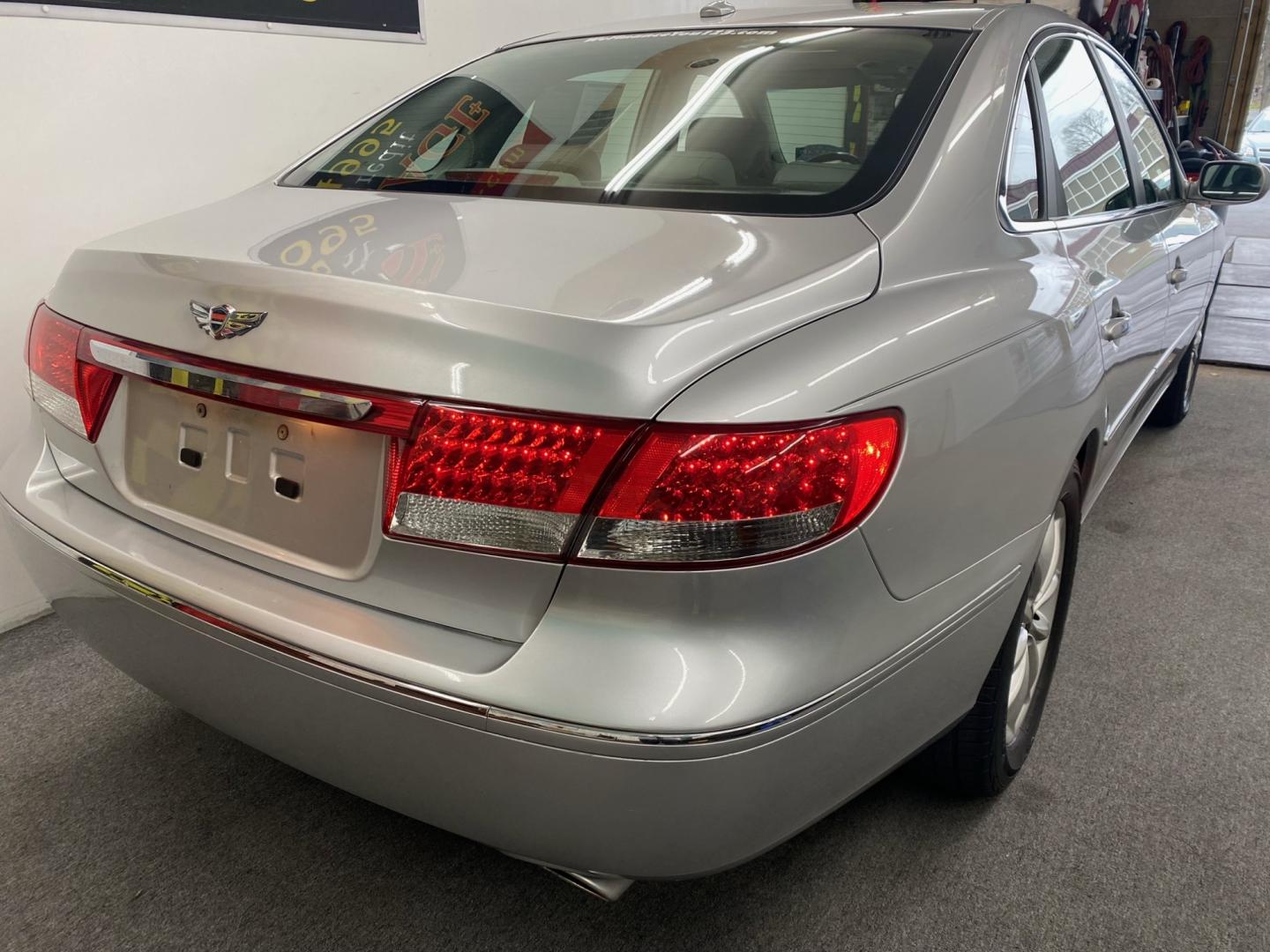 2007 SILVER /Tan Hyundai Azera AWD (KMHFC46F27A) with an 2.4L L4 DOHC 16V engine, 4-Speed Automatic Overdrive transmission, located at 533 S West End Blvd., Quakertown, PA, 18951, (877) 257-4995, 40.343994, -75.303604 - INCLUDED IN THE SALE PRICE OF EVERY VEHICLE: 48 Hour Money Back Guarantee 6 Month - 6,000 Mile Warranty Brand New PA State Inspection & Emission $10 Oil Changes for the Life of the Loan Complete CARFAX - Photo#3